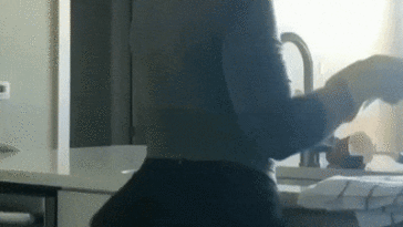 whatever-shes-listening-to-is-my-fresh-dearest-song.