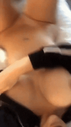 nude-in-couch-selfie