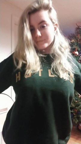 first-ever-timer-blondie-globs-her-brilliant-hooters