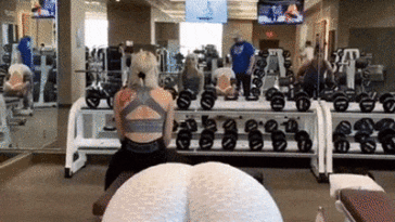 lana-rhodes-working-out