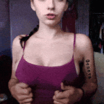no-brassiere-live-cam-honey
