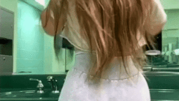 she-knows-what-shes-doing.