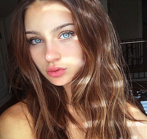 sophi-knight-enjoys-being-on-the-catwalk-with-a-raw-pussy,-for-this-she-takes-a-cuckold-bf-with-her-everywhere