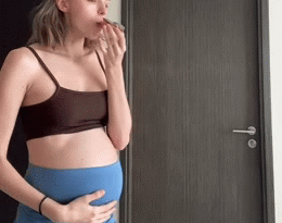 pregnant-munching