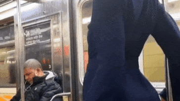 blondie-flashes-rump-on-public-transit