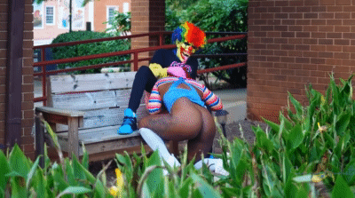 deep-mouth-on-park-bench