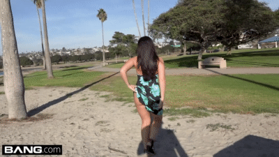 sheena-ryder-showing-in-public