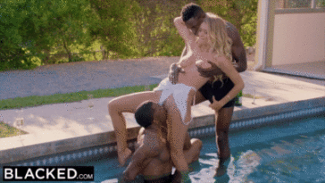 natalia-starr-center-of-two-black-folks’-attention-in-the-pool